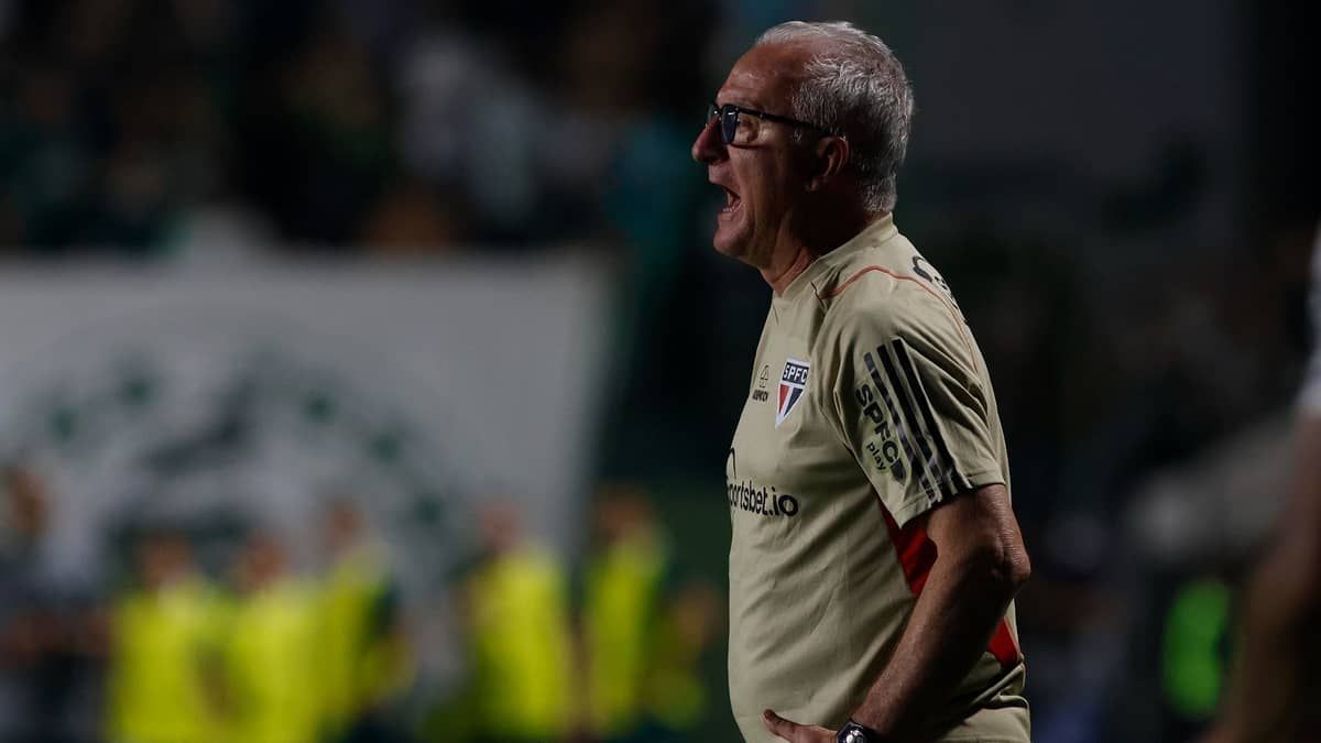 Irritado, Dorival admite que desempenho do São Paulo fora de casa preocupa