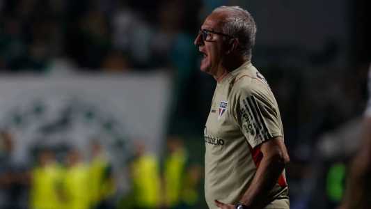 Irritado, Dorival admite que desempenho do São Paulo fora de casa preocupa