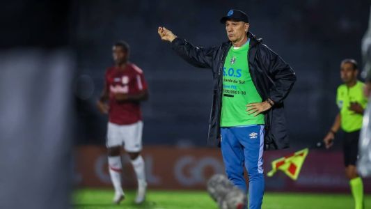 Irritado, Renato faz duras críticas ao seu grupo