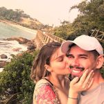 Isabel Veloso, grávida e com câncer, curte viagem e exibe barrigão; veja foto