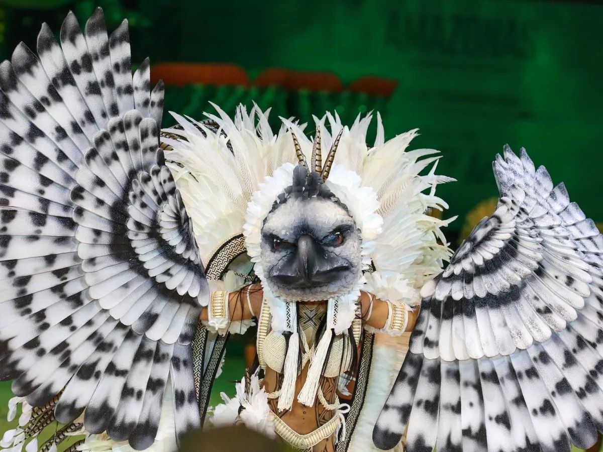 Ex-BBB Isabelle explica motivo de transformar em gavião no Festival de Parintins