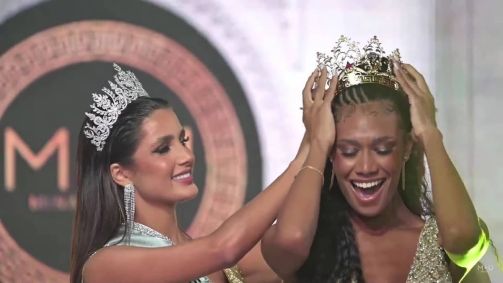Isadora Murta, Miss Minas Gerais 2021/2022, passou a faixa para Isalu Souza