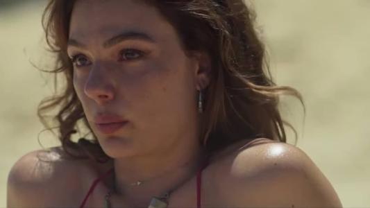 Isis Valverde como 'Angela'