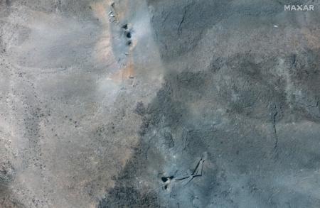 Foto de satélite tirada em 22 de junho de 2025 mostra uma visão em close das crateras após os ataques dos EUA à Usina de Enriquecimento de Combustível de Fordow (FFEP), no Irã.