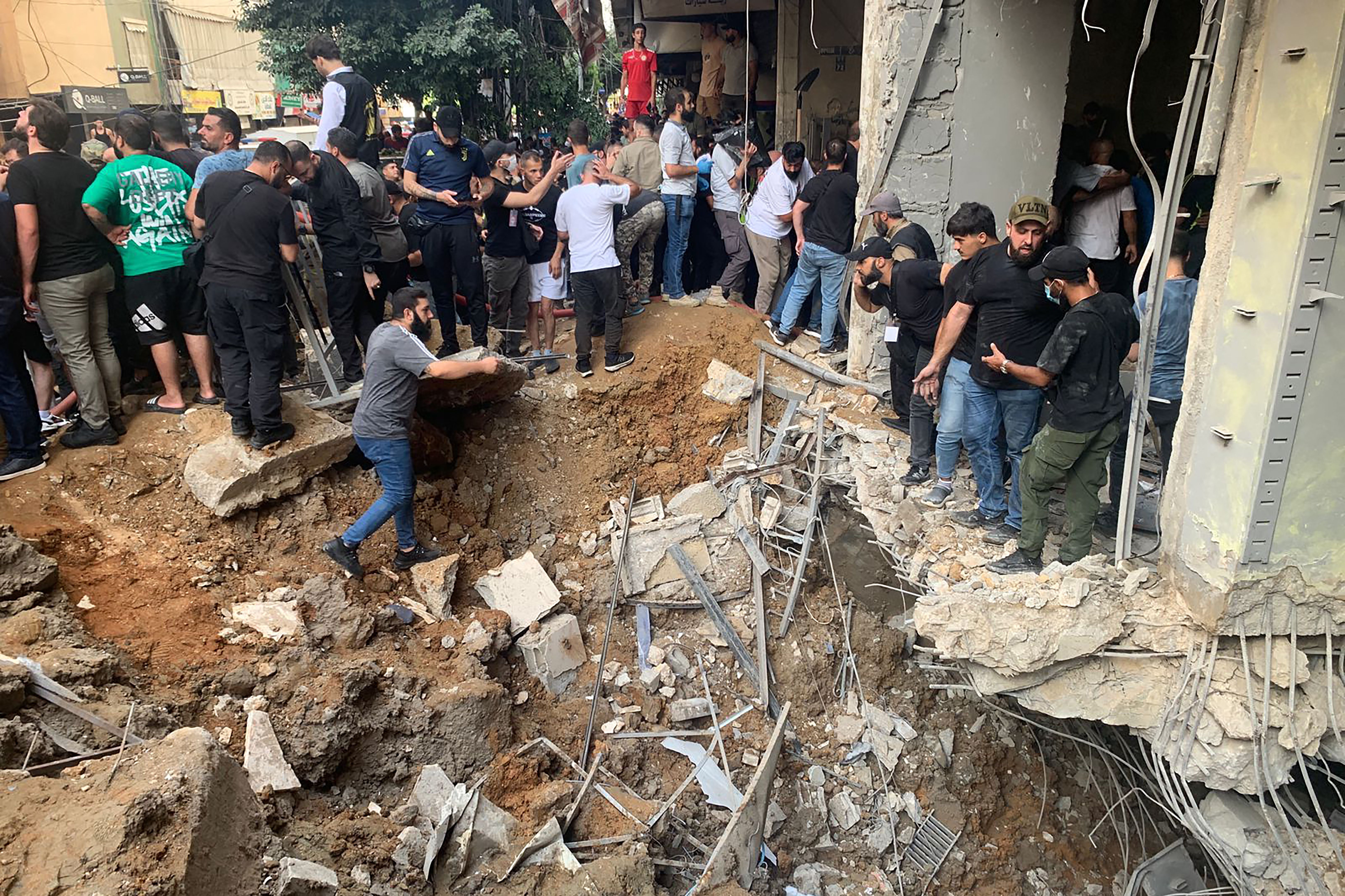 Israel bombardeia Hezbollah no sul de Beirute; há mortos e feridos