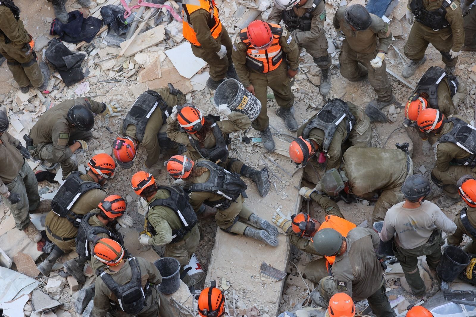Irã lança novos mísseis em direção a Israel e sirenes são ouvidas em Jerusalém