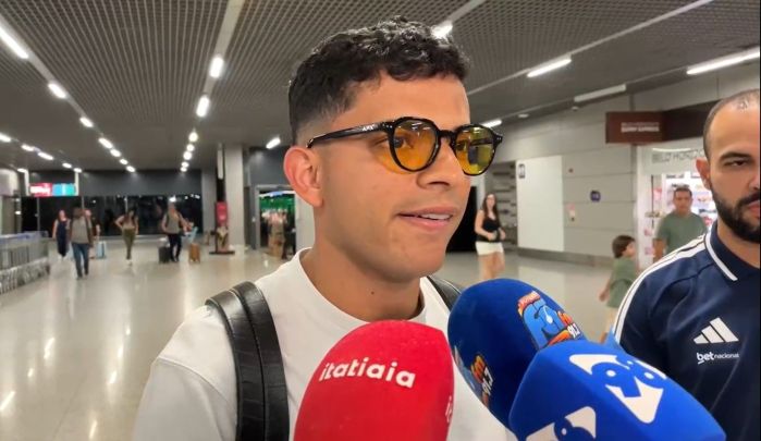Bruno Rodrigues na chegada a Belo Horizonte para assinar com o Cruzeiro em 2026
