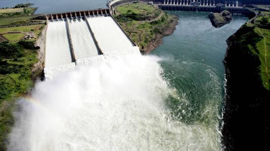 Em 1984, houve a inauguração da Usina Hidrelétrica de Itaipu