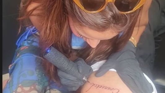 Italiano escolheu tatuar perto dos glúteos