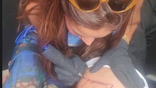 Italiano escolheu tatuar perto dos glúteos