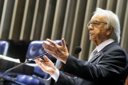 Referendo para autorizar privatização da Copasa e da Cemig foi incluído na Constituição de Minas Gerais quanto Itamar Franco (foto) era o governador