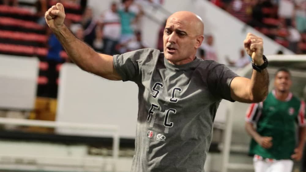 Santa Cruz anuncia retorno do técnico Itamar Schülle