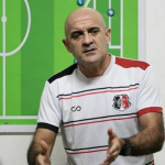 Com três zagueiros, Santa Cruz está escalado para duelo contra o Petrolina-PE