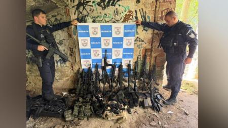 'Paiol' da milícia é descoberto durante operação da PM no Rio; 14 presos