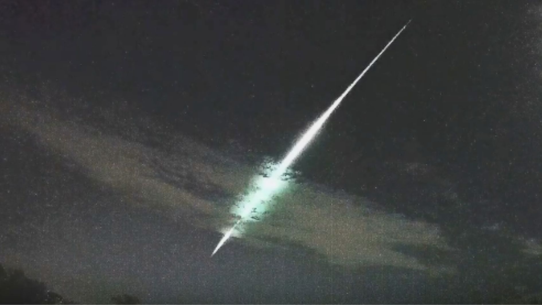 Vídeo flagra meteoro 'fireball' no céu do Rio Grande do Sul; veja