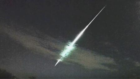 Vídeo registra meteoro "Fireball" no céu do Rio Grande do Sul; assista