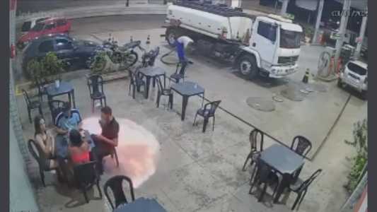 Homem causa princípio de incêndio ao acender cigarro em posto de combustíveis em Timon