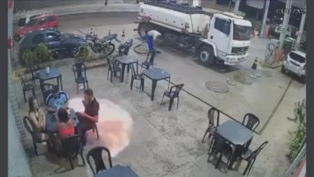 Homem causa princípio de incêndio ao acender cigarro em posto de combustíveis em Timon