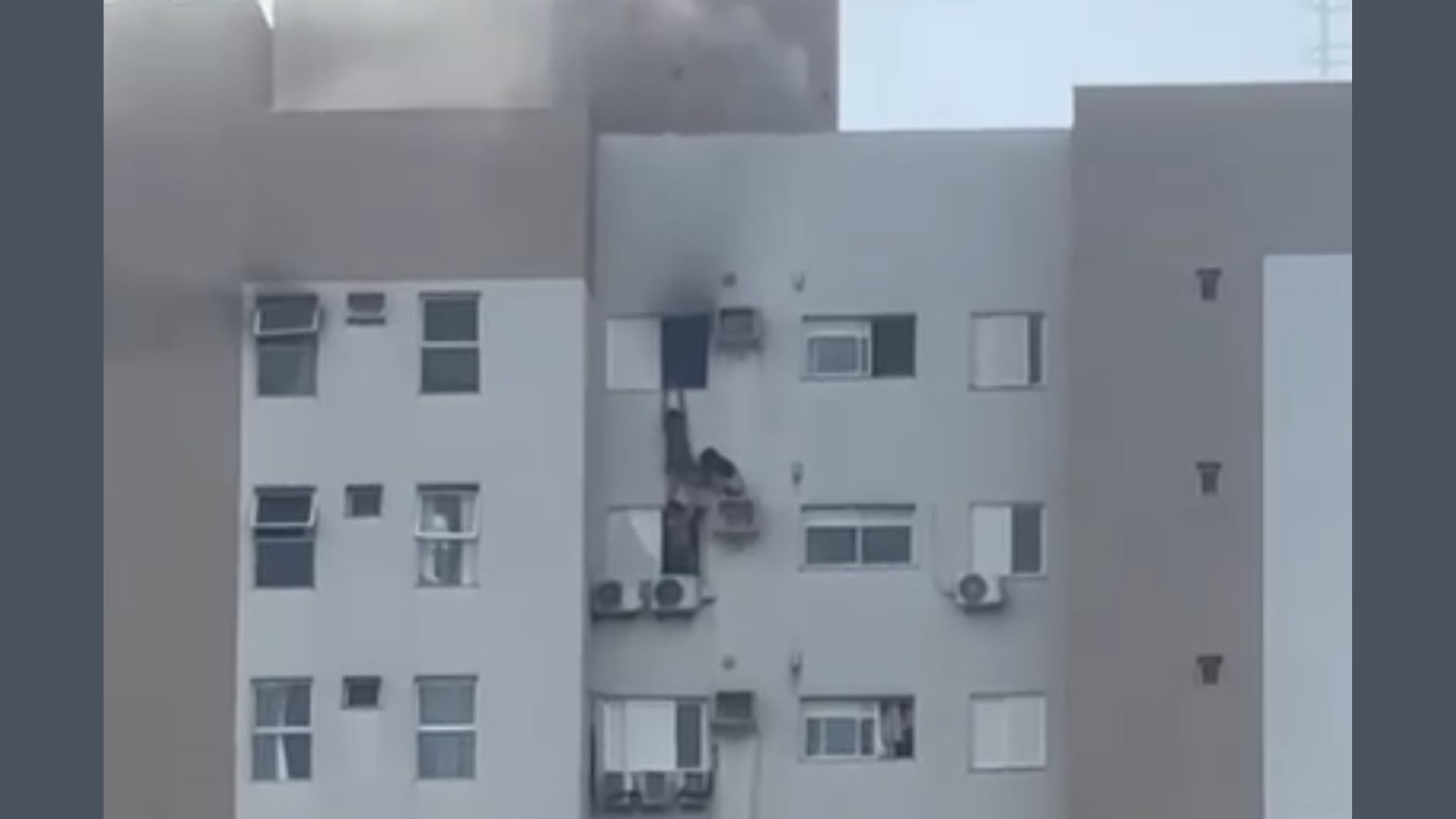 Apartamento de mulher que se pendurou em 13º andar passou de 800°C; veja vídeo do incêndio