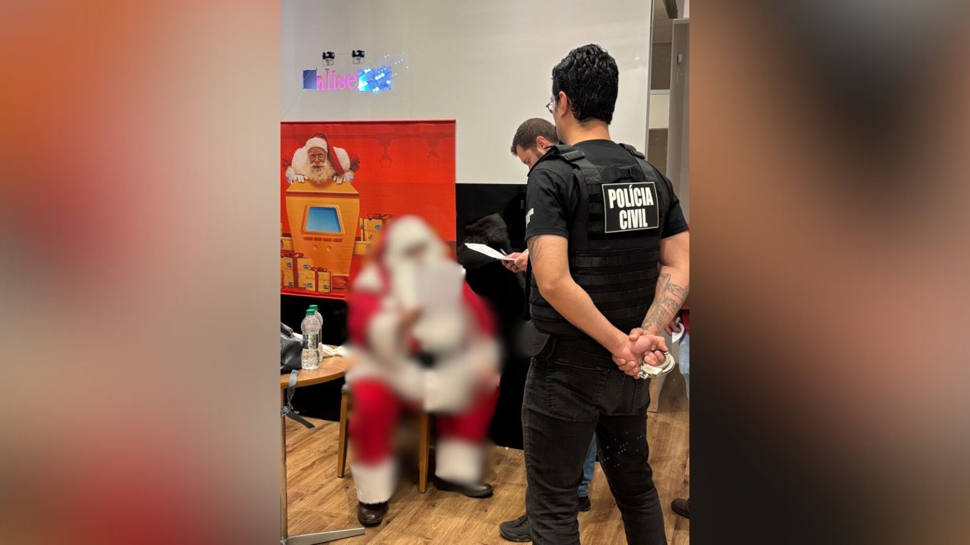 Papai Noel de shopping é preso por estupro de vulnerável em SC