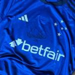 Concorra a uma camisa do Cruzeiro autografada por Ronaldo; veja como participar