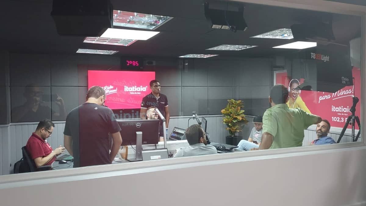 Itatiaia Vale do Aço 102.3 FM - Programação