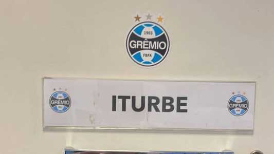 Iturbe tem fotos vazadas como jogador do Grêmio