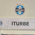 Ainda sem anúncio oficial, Iturbe aparece em fotos no CT do Grêmio