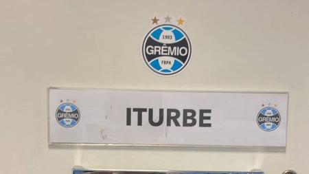 Iturbe tem fotos vazadas como jogador do Grêmio