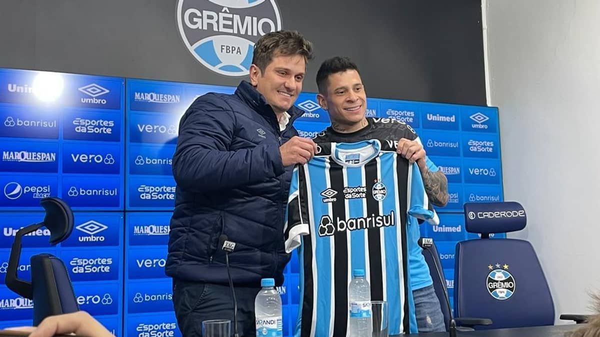 Iturbe, novo atacante do Grêmio, é apresentado e provoca: 'Maior do Sul'
