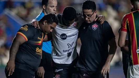 Iuri Castilho, atacante do Vitória, saiu machucado no jogo contra o Sampaio Corrêa