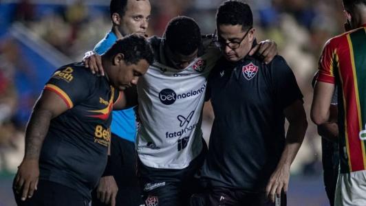 Iuri Castilho, atacante do Vitória, saiu machucado no jogo contra o Sampaio Corrêa