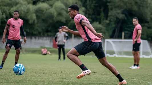 Iury Castilho, atacante do Vitória