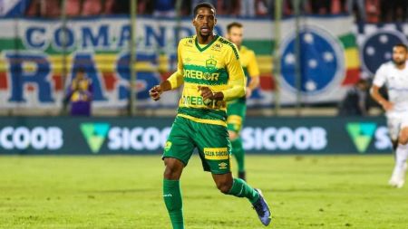 Iury Castilho vai reforçar o Vitória na Série B