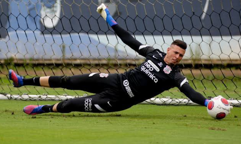 América 'atravessa' Coritiba e encaminha contratação de Ivan, do Corinthians
