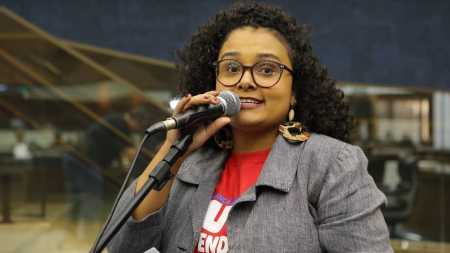 Iza Lourença anunciou que bancada do Psol pretende judicializar veto à linguagem neutra