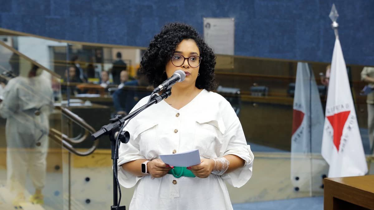 Conheça Iza Lourença (PSOL), vereadora reeleita em Belo Horizonte