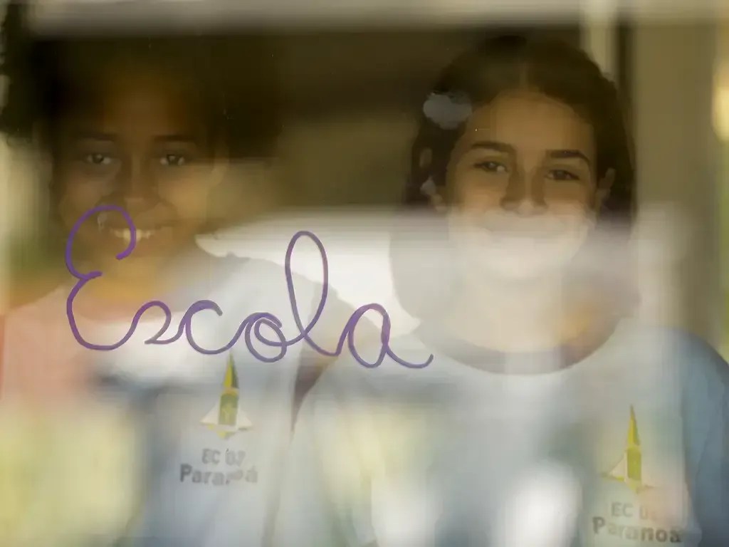 Quem faz a educação?