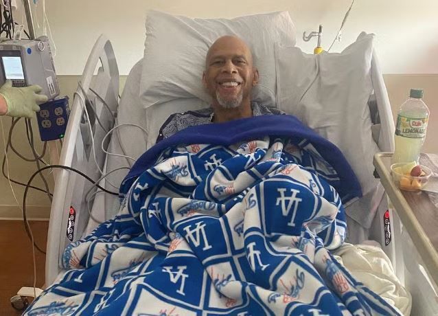 Ícone da NBA 'brinca' sobre lesão no quadril após queda durante show