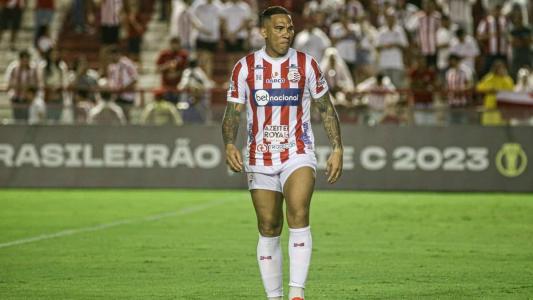 Jael, atacante do Náutico, ficará fora de ação por seis semanas