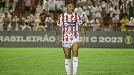 Jael, atacante do Náutico, ficará fora de ação por seis semanas