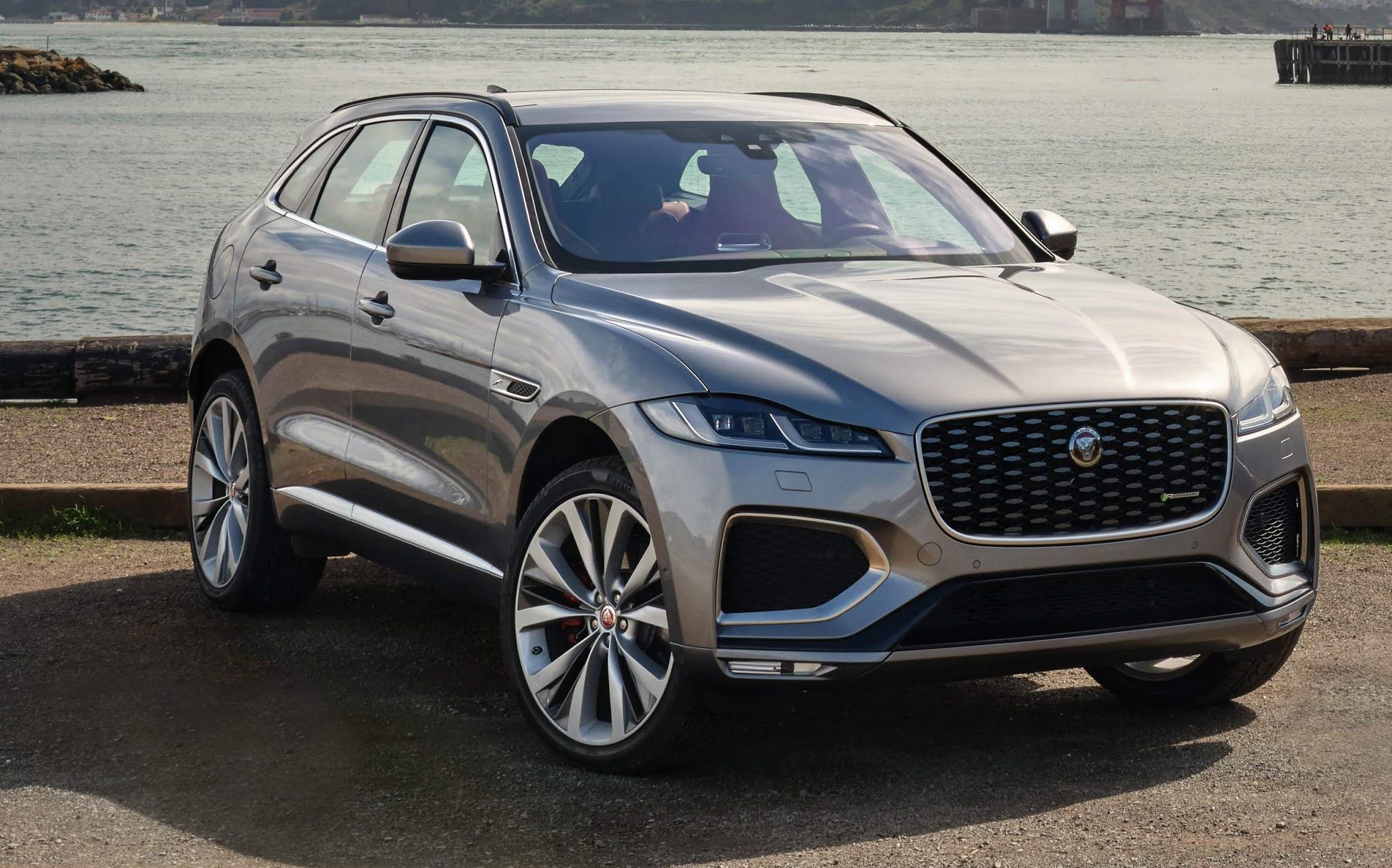 Jaguar produz último modelo a combustão e fica sem carros até 2027