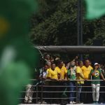 Trinta parlamentares da base de Lula, pelo menos, participaram de ato pró-Bolsonaro