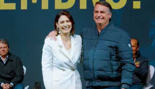 Foto mostra Michelle e Jair Bolsonaro