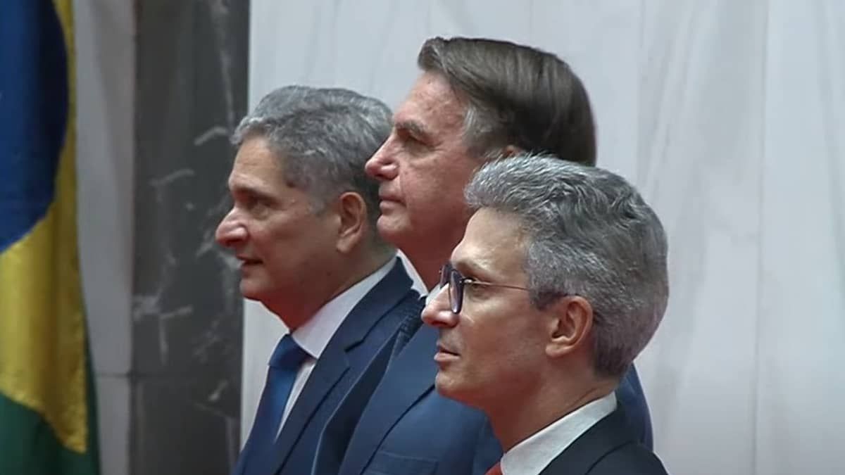 Zema entrega título de cidadão honorário de Minas Gerais a Bolsonaro