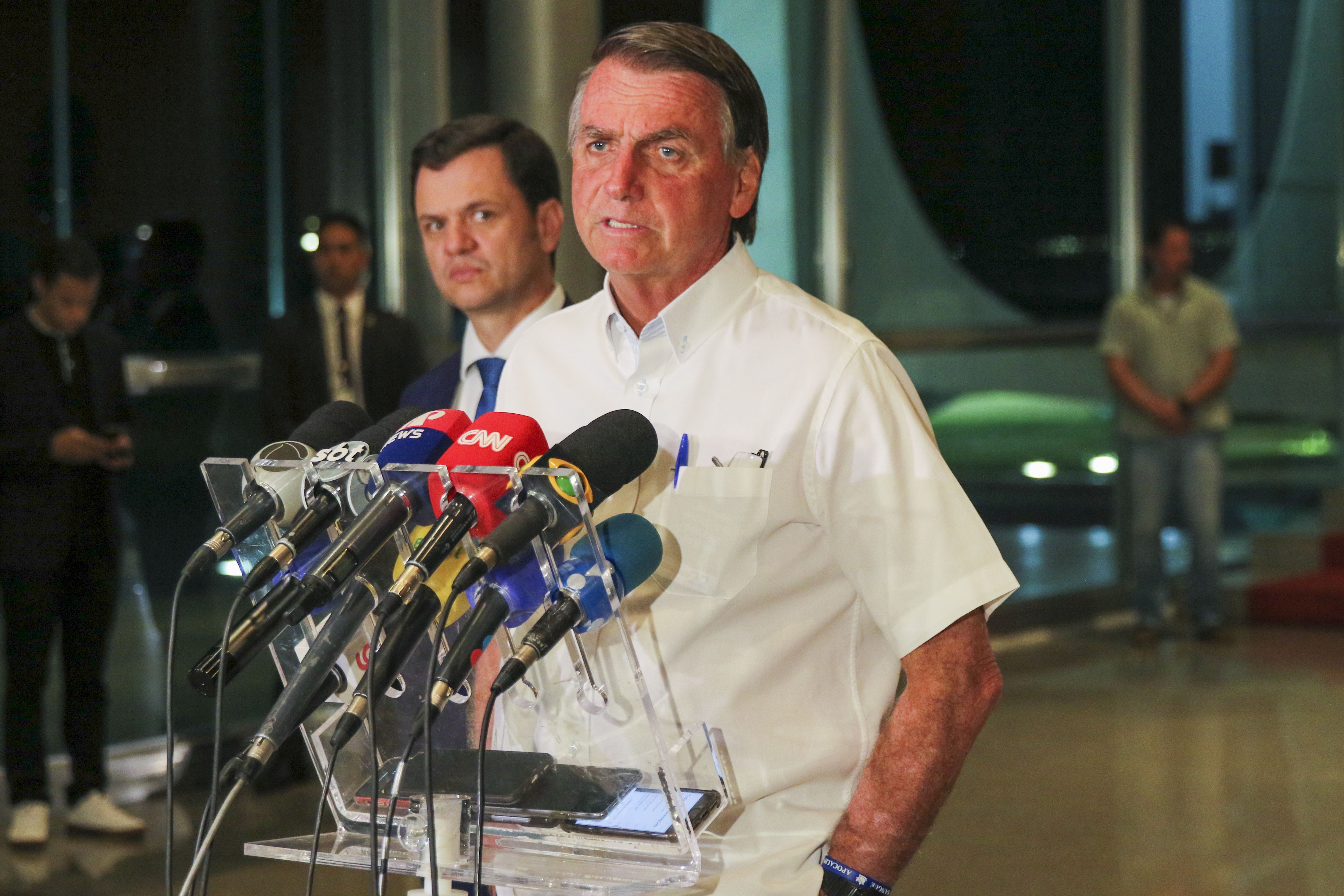 TSE multa Bolsonaro por postagens falsas que ligavam Lula e PT ao PCC
