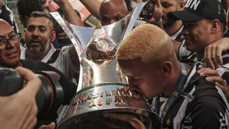 Jair, de 28 anos, foi negociado pelo Atlético com o Vasco