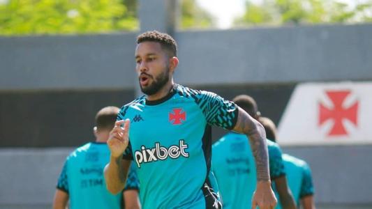 Jair, ex-Atlético, deve entrar em campo pelo Vasco nesta segunda-feira (27)