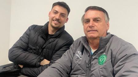 Bolsonaro deve declarar apoio a filho “04“ em evento da direita | CNN Brasil
