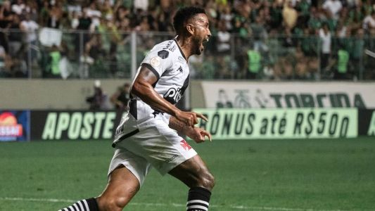 Jair soma cinco gols na temporada com a camisa do Vasco